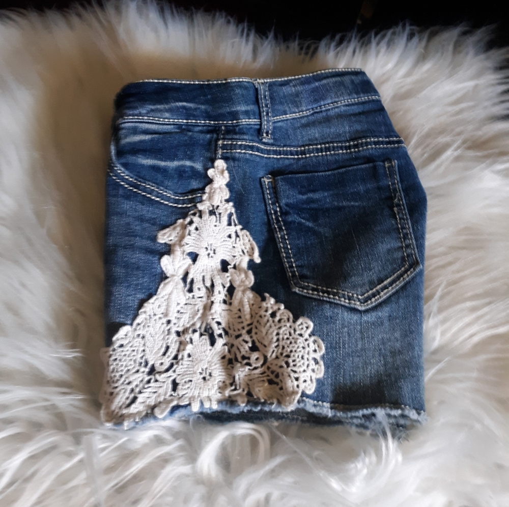 Shorts - Picture 2 of 3